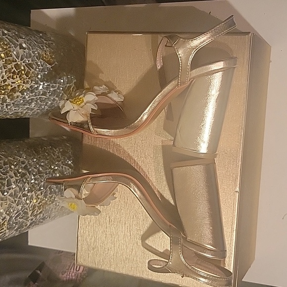 Besty Johnson Heels 👠 - Picture 6 of 7